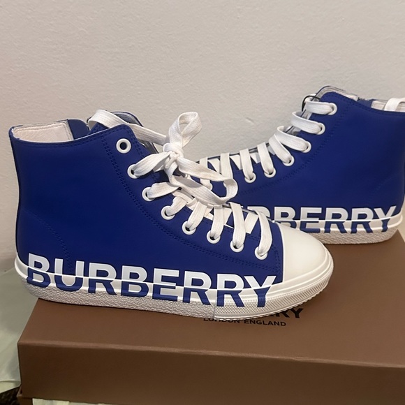 NWT Burberry Sneakers size 35 - Picture 4 of 4